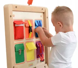 ДЕРЕВ'ЯНА ДОШКА ДЛЯ МАНІПУЛЯЦІЙ MONTESSORI MASTERKIDZ КИШЕНІ І ПРЯЖКИ